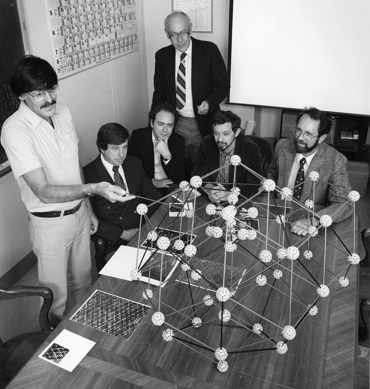 Dan Shechtman discussing the unusual atomic structure of quasicrystals with NIST colleagues in 1985